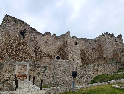 قلعة القرون الوسطى في مدينة باترس اليونانية