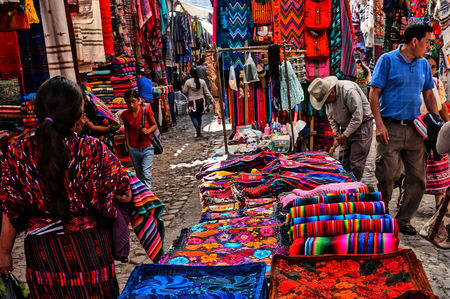 سوق تشيشيكاستينانغو في غواتيمالا
