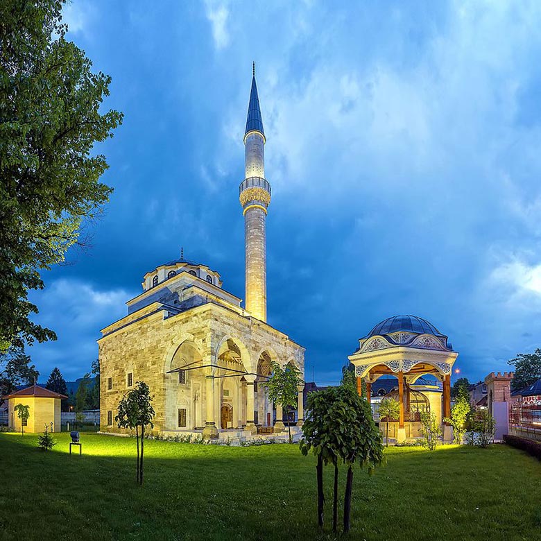 مسجد فرحات باشا في بانيا لوكا بالبوسنة والهرسك