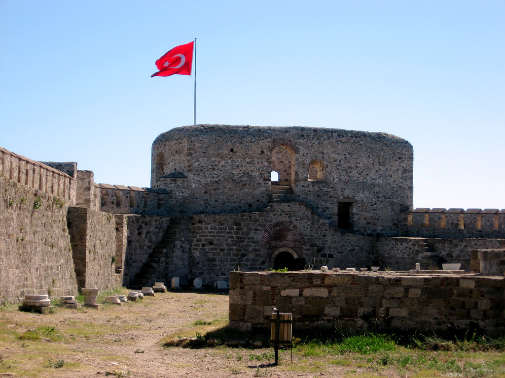 قلعة بوزكادا في تركيا