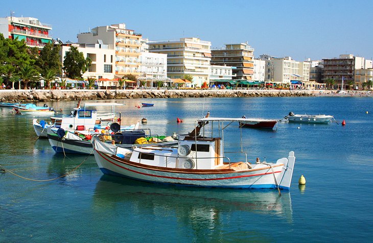 لوتراكي في مدينة كورنث اليونانية