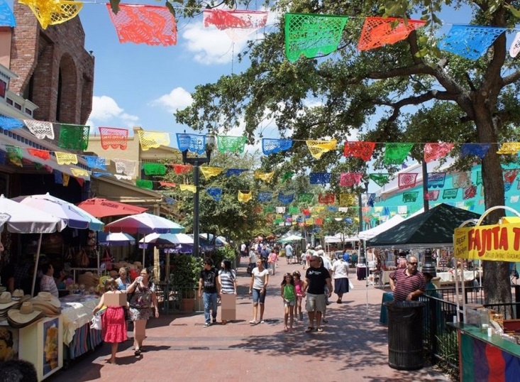 ساحة السوق التاريخية في سان أنطونيو الأمريكية