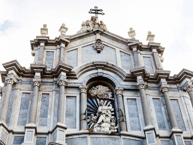 كاتدرائية كاتانيا في مدينة كاتانيا الايطالية