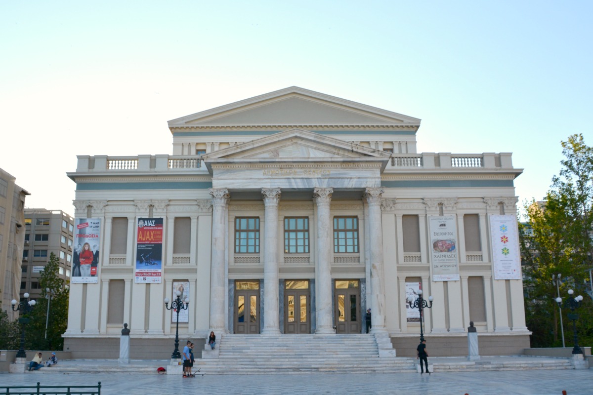 مسرح البلدية في بيرايوس اليونانية