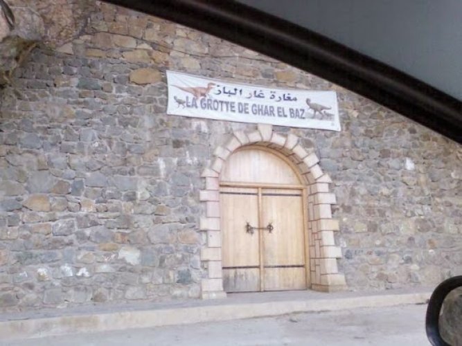 مدخل مغارة غار الباز