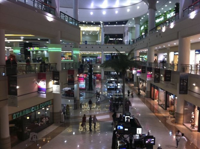 مركز التسوق الوحدة مول في أبوظبي