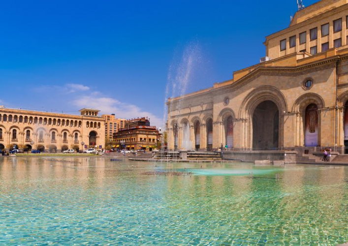 ساحة الجمهورية في مدينة يريفان أرمينيا