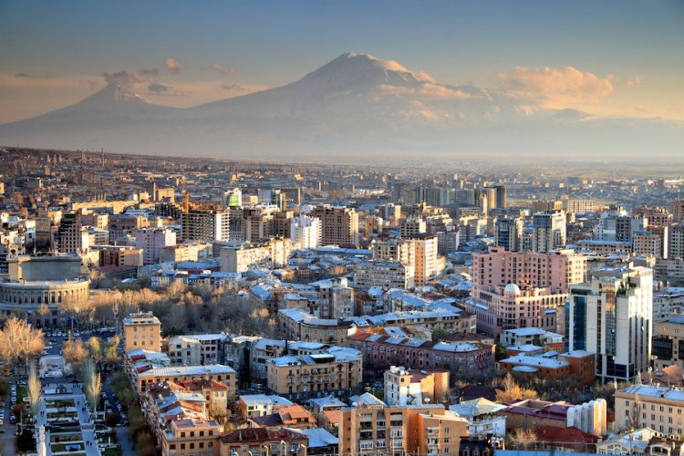 السكان والديانات في أرمينيا