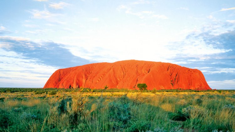 صخور أولورو في أستراليا
