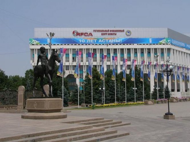 ساحة الجمهورية في ألماتي - كازاخستان