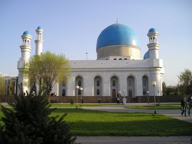 مسجد ألماتي المركزي في كازاخستان