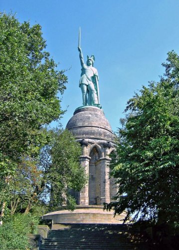 النصب التذكاري لمعركة الشعب الألماني