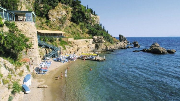 شاطئ لارا في أنطاليا
