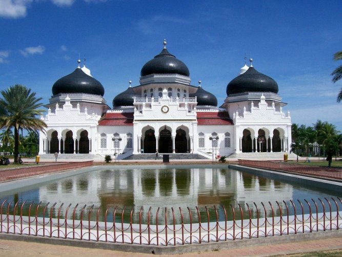 مسجد آتشيه في إندونيسيا 
