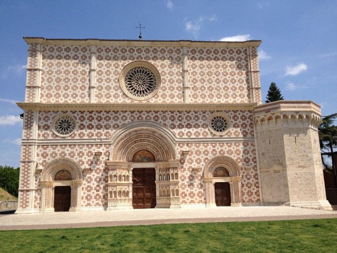 كنيسة سانتا ماريا في مقاطعة لاكويلا إيطاليا