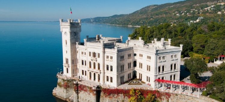 قلعة ميرامار Miramare Castle في تريستي