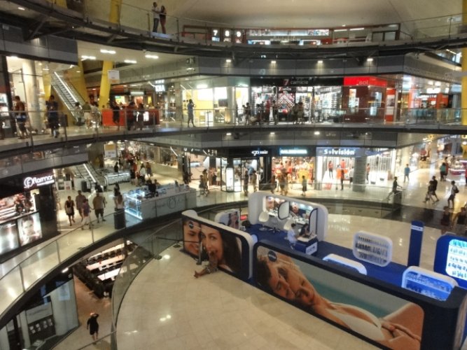 مركز التسوق لاس اريناس