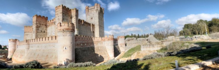قلعة لا موتا في اسبانيا