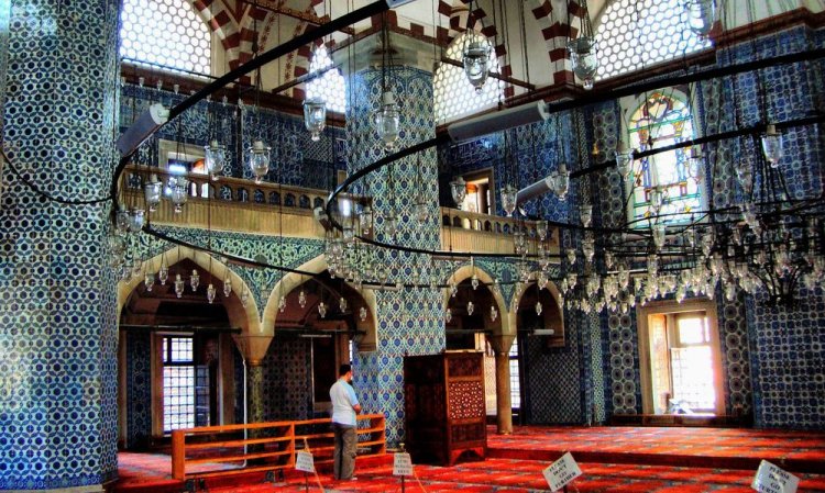 جامع رستم باشا في اسطنبول - تركيا