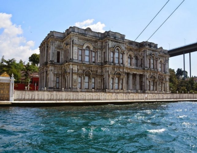 قصر بكلربكي في اسطنبول