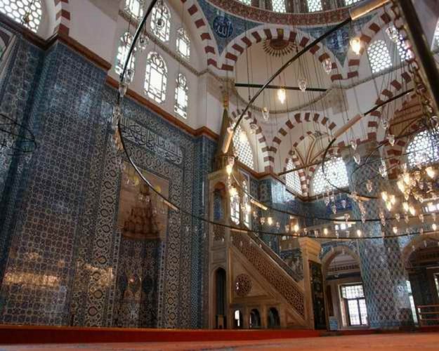 جامع رستم باشا في اسطنبول - تركيا