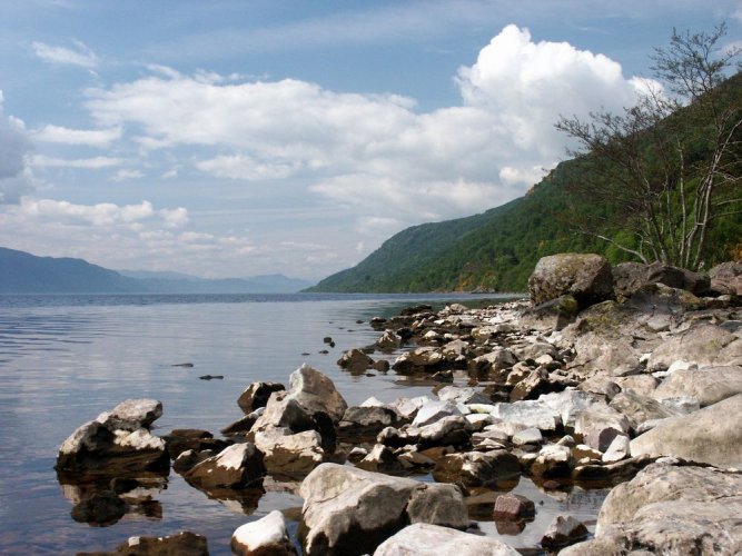 بحيرة لوخ نس في اسكتلندا