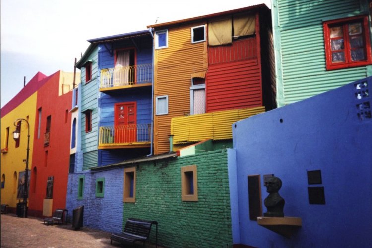 البيوت ملونة في حي لابوكا بوينس آيرس