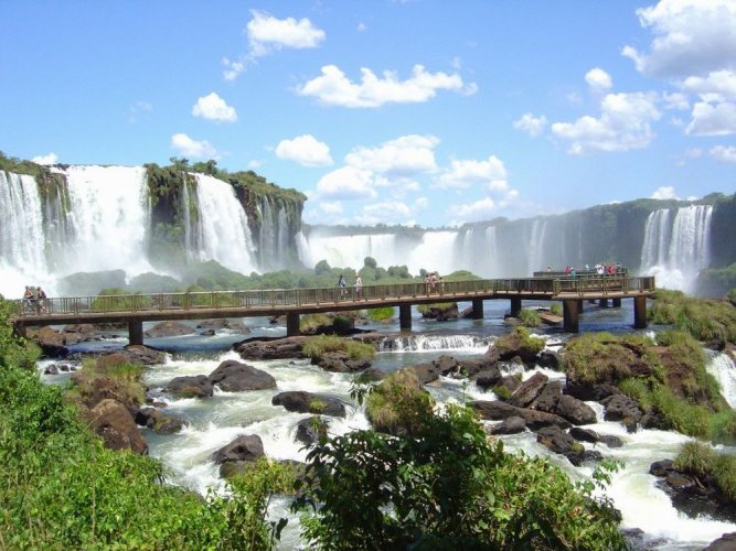 شلالات إجوازو بين البرازيل والأرجنتين | سائح