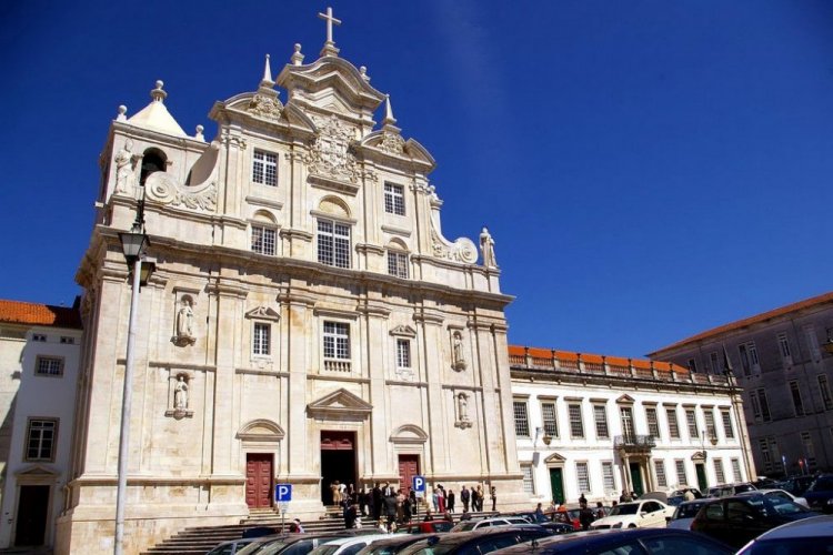 الكاتدرائية الجديدة في مدينة كويمبرا البرتغال
