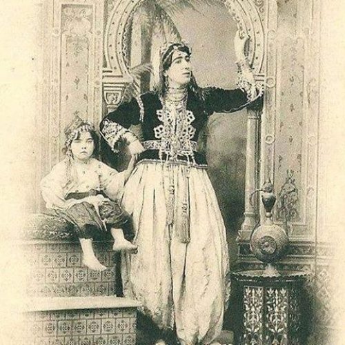 الكاراكو الجزائري الزي الرسمي للنساء في الجزائر