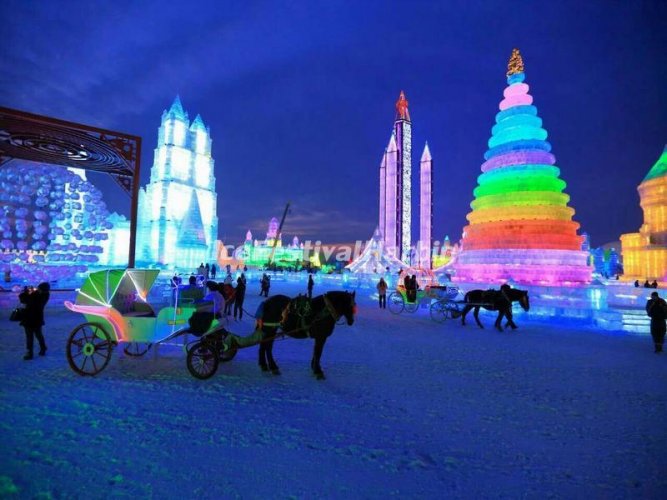 روعة المنظر ليلا في مهرجان هاربين للثلج 