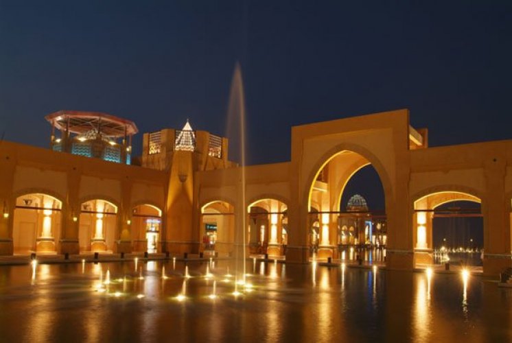  مسجد الدولة الكبير يقع في مدينة الكويت قرب شاطئ الخليج العربي