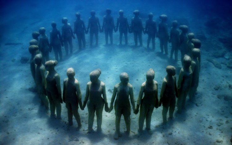 أول متحف تاريخي تحت الماء بمدينة كانكون
