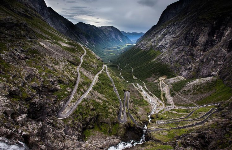طريق ترولستيجن في النرويج