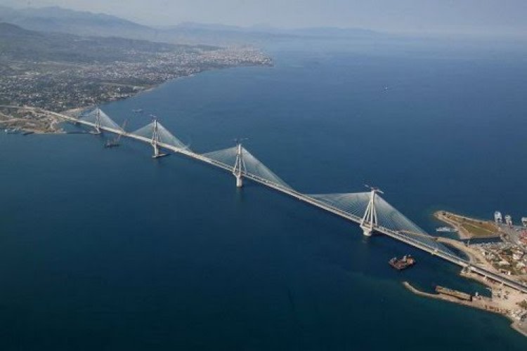 جسر ريون أنتيريون في اليونان