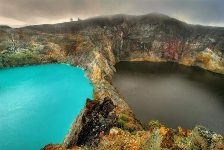 بحيرات كيليموتو في إندونيسيا