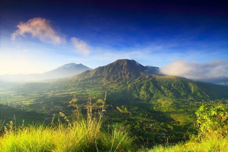 جبل أغونغ في بالي اندونيسيا