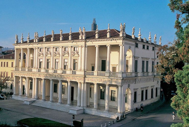 قصر تشيريكاتي في مدينة فيتشنزا إيطاليا