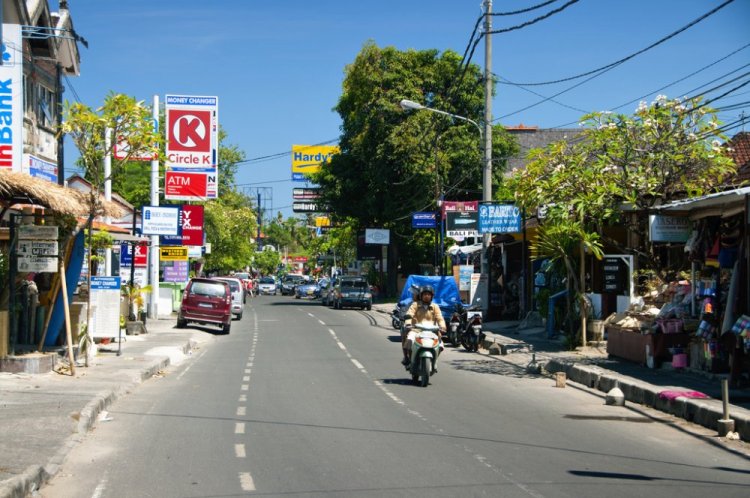 شارع Jalan Danau Tamblingan أكبر شارع في سانور