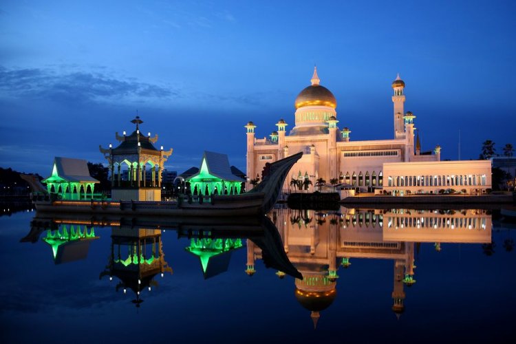 مسجد السلطان عمر علي سيف الدين في سلطنة بروناي