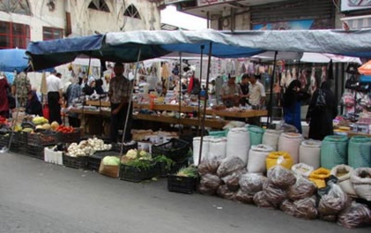 سوق الأحد الشعبي في بيروت