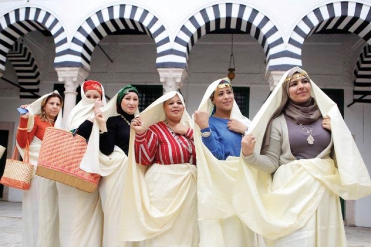السفساري الزي الرسمي للنساء في تونس