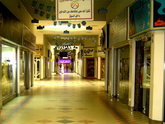 سوق جدة الدولي في جدة السعودية سائح