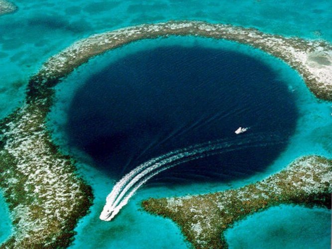 عنبر كاي أكبر جزيرة في جزر بليز