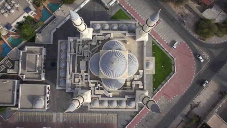صورة علوية لمسجد الفاروق في دبي