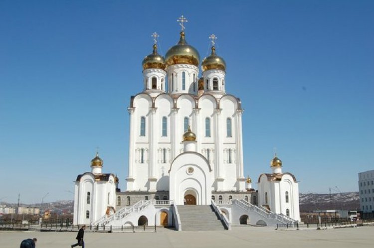كاتدرائية الثالوث المقدس في مدينة ماغادان روسيا