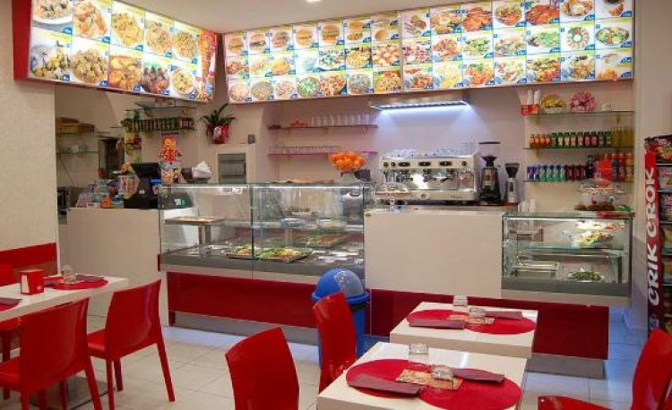 Halal Indian & Italian Restaurant في روما