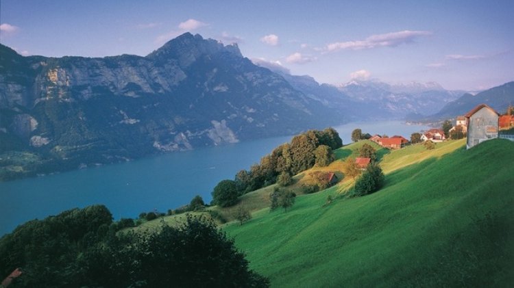 بحيرة والن سي في قرية هايدي سويسرا