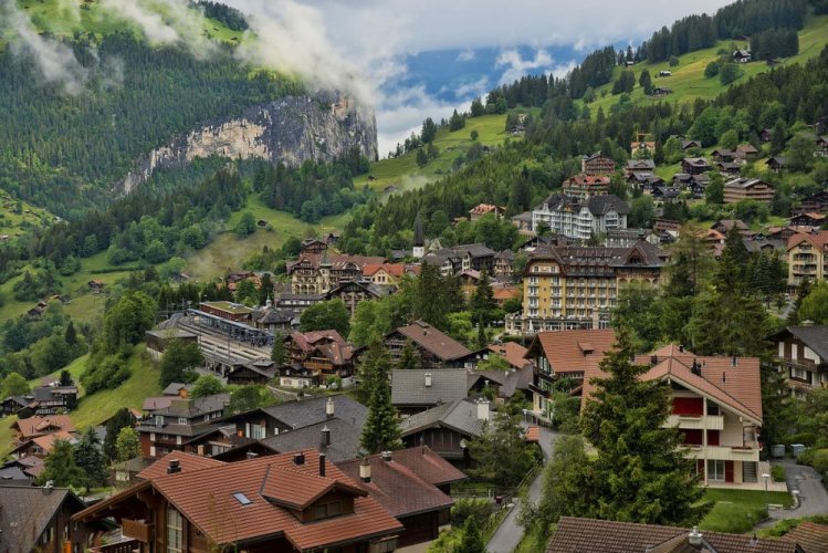 قرية وينجن في سويسرا