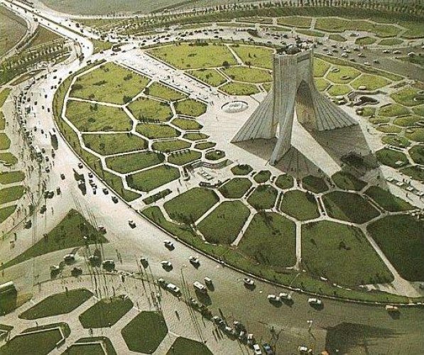 برج آزادي من أبرز معالم العاصمة الإيرانية